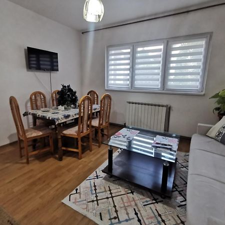Rest & Recharge 4Bdr Apt- Free Parking, Ac & Garden Sarajevo Exterior photo