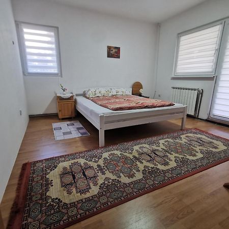 Rest & Recharge 4Bdr Apt- Free Parking, Ac & Garden Sarajevo Exterior photo