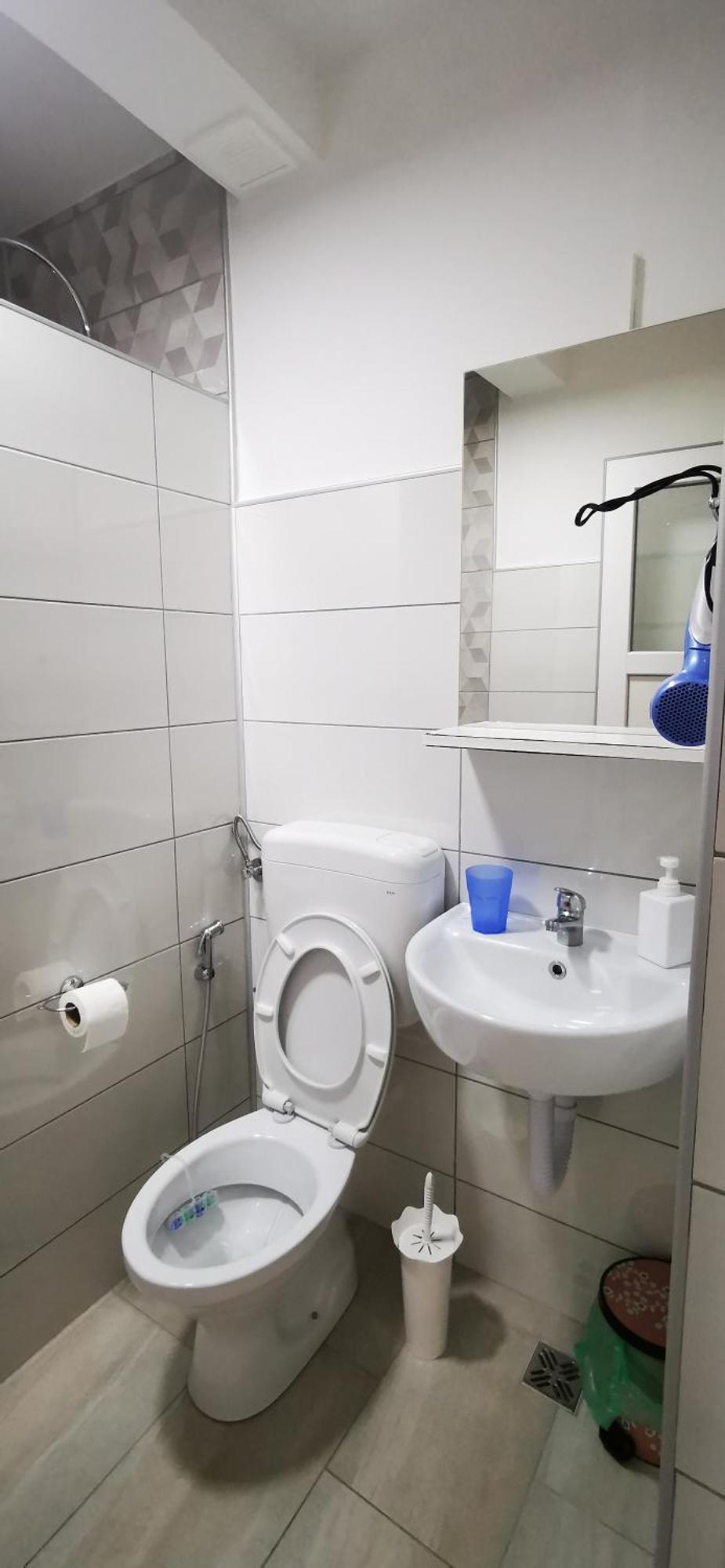 Rest & Recharge 4Bdr Apt- Free Parking, Ac & Garden Sarajevo Exterior photo