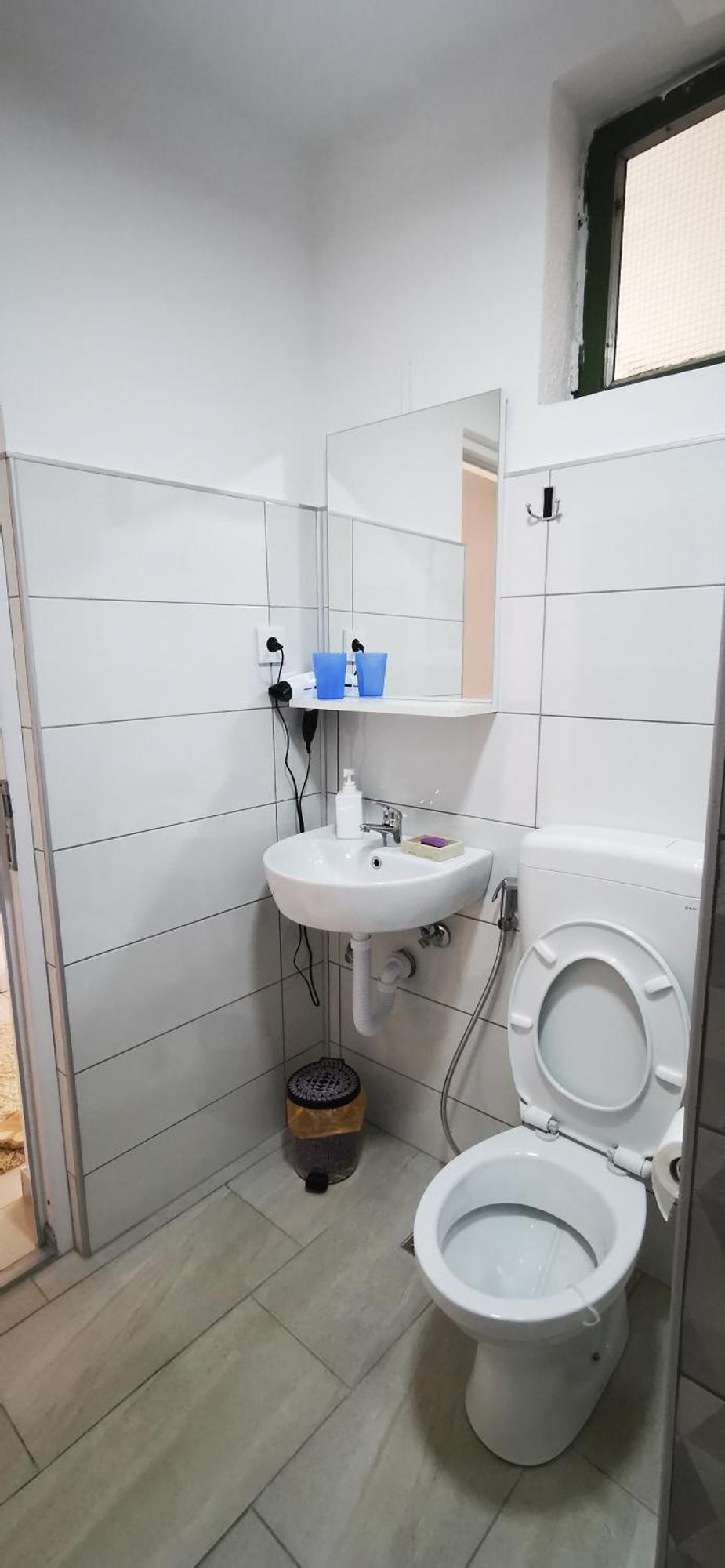 Rest & Recharge 4Bdr Apt- Free Parking, Ac & Garden Sarajevo Exterior photo
