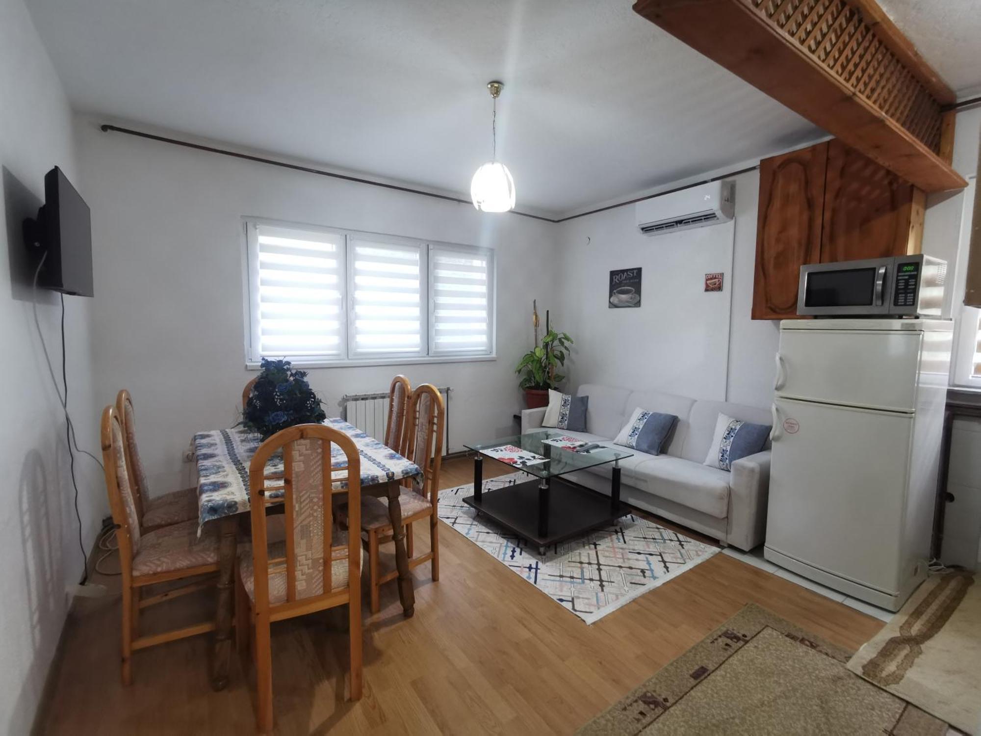 Rest & Recharge 4Bdr Apt- Free Parking, Ac & Garden Sarajevo Exterior photo