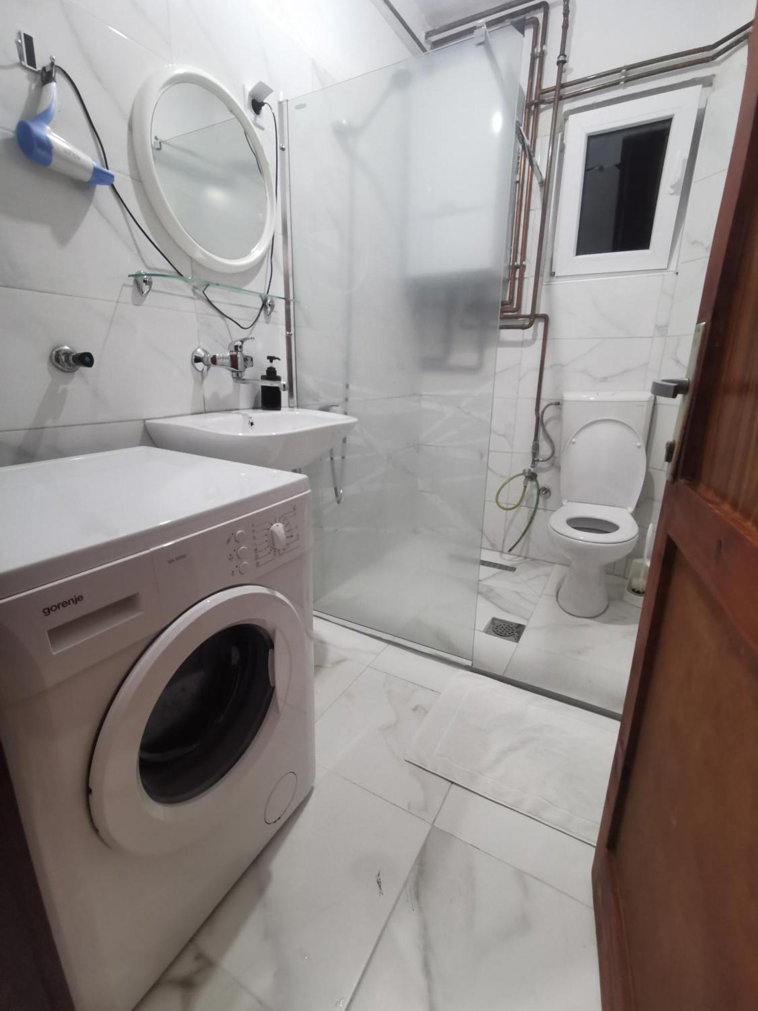 Rest & Recharge 4Bdr Apt- Free Parking, Ac & Garden Sarajevo Exterior photo