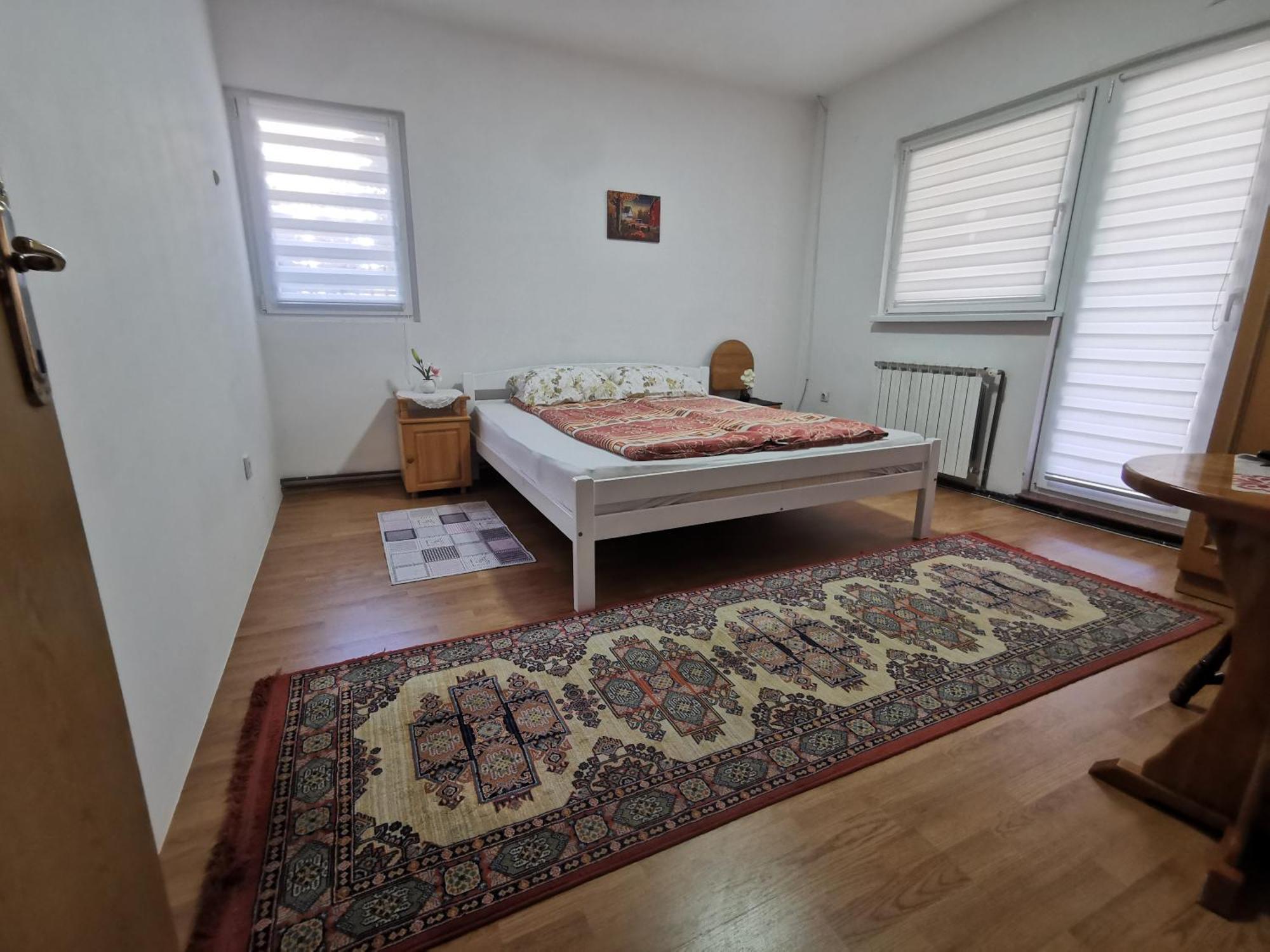 Rest & Recharge 4Bdr Apt- Free Parking, Ac & Garden Sarajevo Exterior photo